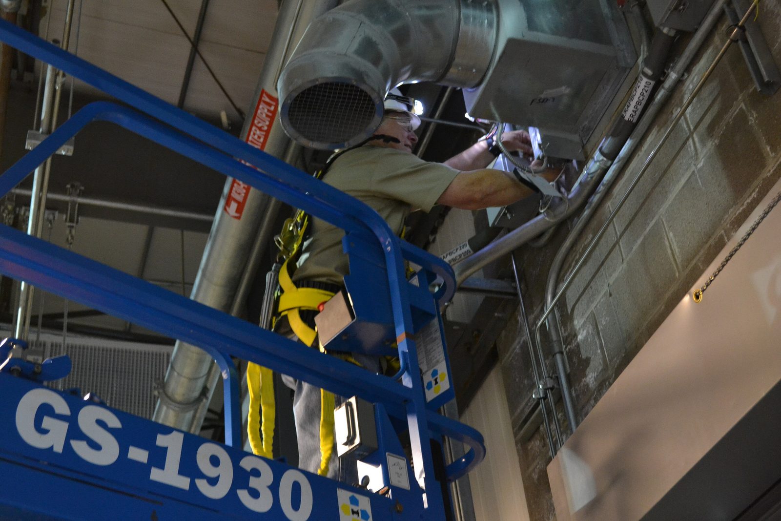 Sheet metal installer hanging duct